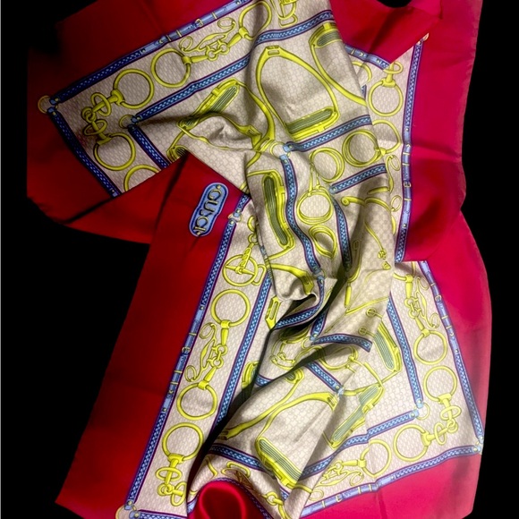 🔥Gucci RARE Horsebit Silk Scarf🔥 - Picture 5 of 7